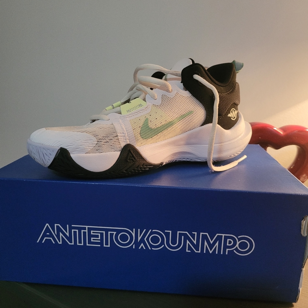 Woman's sneakers